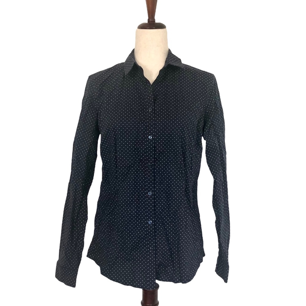 Eddie Bauer Women’s Wrinkle Free Shaped Fit Polka Dit Button Down Shirt, Medium